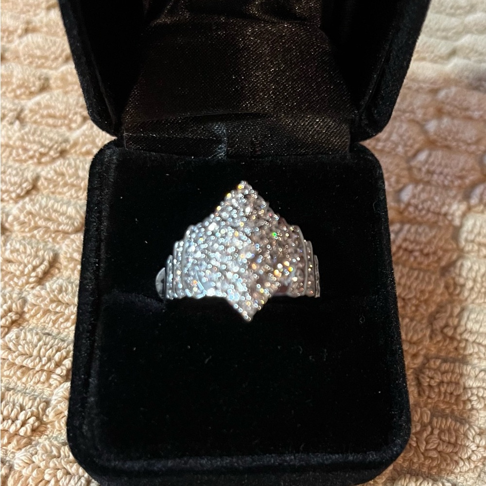 New Elegant cubic zirconia, Diamond Ring never worn.